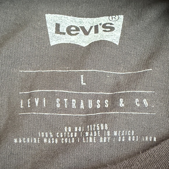 Levi's Tee - Picture 3 of 3